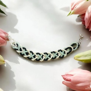 Bransoletka ręcznie robiona z koralików – unikatowa, elastyczna