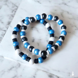 Zestaw 2 bransolet z koralików – niebieski, czarny, biały – Rękodzieło
