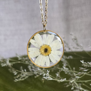 Złota zawieszka złoty wisiorek naszyjnik żywica z żywicy kwiaty z kwiatami jajowata retro naturalna dziewczęca kobieca stokrotka