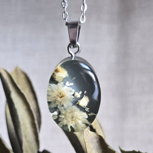 Srebrna jajowata zawieszka srebrny wisiorek kwiat naszyjnik żywica z żywicy kwiaty z kwiatami szara