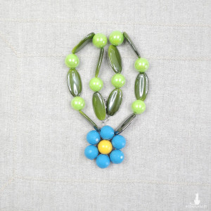 7035 Kolorowy Naszyjnik "Wiosenny Kwiatek" – Rękodzieło z Charakterem