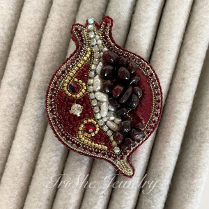 Broszka Granat z kamieniami naturalnymi, biżuteria artystyczna