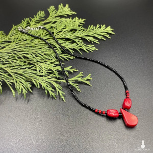 Krótki koralikowy naszyjnik z koralem czerwonym #1057