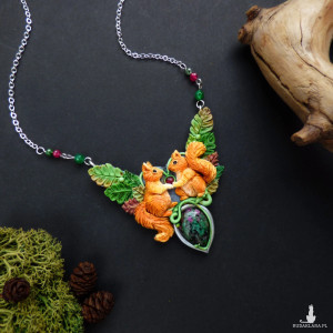 Naszyjnik z wiewiórkami i rubinem “leśne spotkanie”