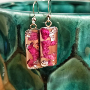 Kolczyki z prawdziwą piwonią w żywicy | Stal nierdzewna | Biżuteria handmade | Idealne na prezent