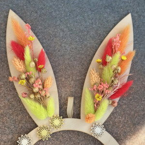 Uszata zawieszka z suszonymi roślinami