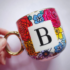 Ręcznie malowany kubek z inicjałem LITERA