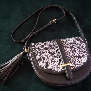 Ręcznie malowana torebka na ramię CZARNA