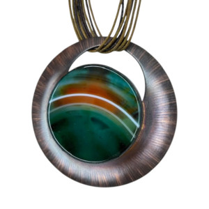 Miedziany wisior z okrągłym agatem c720