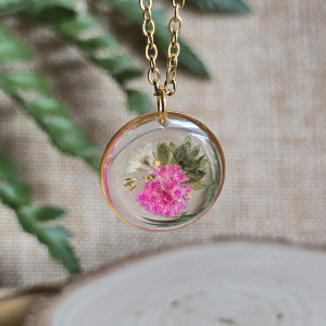 Róża pustynna wisiorek z różowym kwiatem