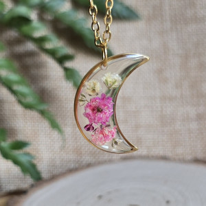 złota zawieszka złoty wisiorek naszyjnik żywica z żywicy kwiaty z kwiatami księżyc kwiaty żywica biżuteria gipsówka