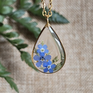 Złota zawieszka złoty wisiorek kwiat naszyjnik żywica z żywicy kwiaty łezka łza niezapominajki