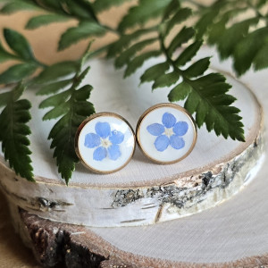 Złote kolczyki z niezapominajkami