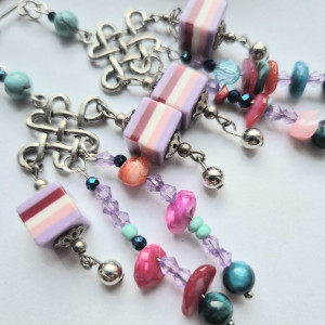 Klipsy kornik siedzi w Brzozie