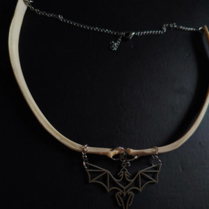 Naszyjnik z żeber sarny zawieszka smoka