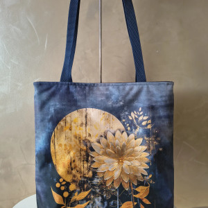 Shopperka wodoodporna kwiaty na tle księżyca