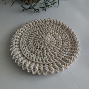 Podkładka ze sznurka z ozdobnym brzegiem