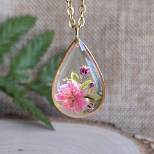 Złota zawieszka złoty wisiorek kwiat naszyjnik żywica z żywicy kwiaty łezka łza róż