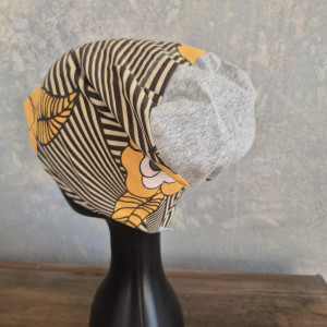 Czapka  damska Jak modliszka śnie