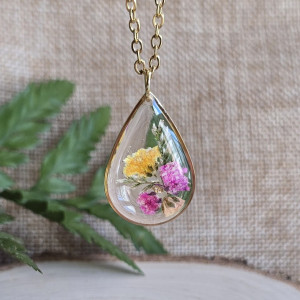 Złota zawieszka złoty wisiorek kwiat naszyjnik żywica z żywicy kwiaty łezka łza kwiaty