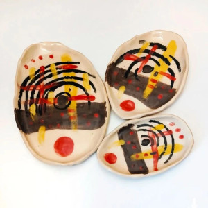 zestaw kolorowych talerzyków do tapas, na sushi