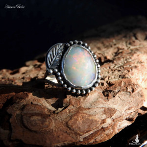 Pierścionek srebrny z opalem etiopskim mleczny regulowany