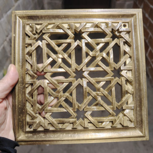 Kratka wentylacyjna lub do kominka z mosiadzu autorski wzor wlasny projekt 20x20cm