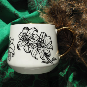 ręcznie malowany kubek z napisem LILIE
