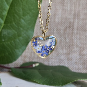 Serce z kwiatami niezapominajkami zawieszka