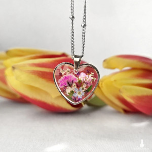 Naszyjnik serce z kwiatami, biżuteria z żywicy