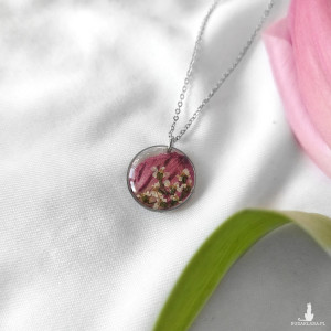 Minimalistyczny naszyjnik z żywicy epoksydowej