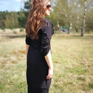 wspaniała sukienka czarna szmizjerka na lato