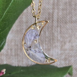 złota zawieszka złoty wisiorek naszyjnik żywica z żywicy kwiaty z kwiatami księżyc kwiaty żywica biżuteria hortensja