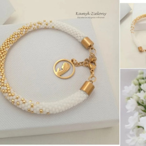 Bransoletka cieniowana, biało-złota z motywem religijnym - wykończenia ze stali chirurgicznej