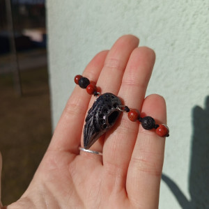 bransoletka czaszka kruka z lawą i jaspisem . idealna na prezent, magic, fantasy, goblincore, fairycore