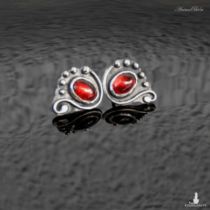 Kolczyki srebrne wkrętki z granatami