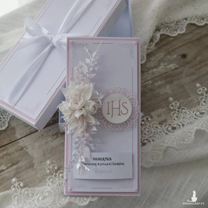 Kartka pamiątka Pierwszej Komunii dla dziewczynki