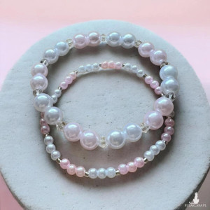 Bransoletka z perełkami – delikatna, elegancka, różowo-biała