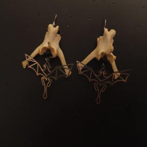 Kolczyki z motywem smoka oraz kręgami lisa