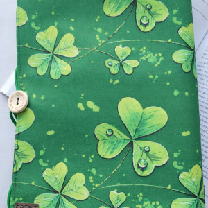 Etui na książkę: koniczynki