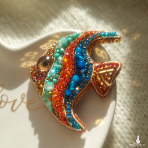 Kolorowa wiosenno-letnia broszka RYBKA