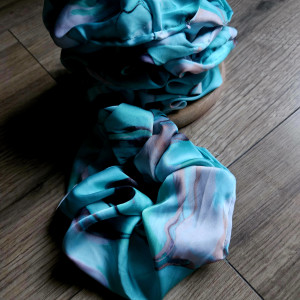 Gumka satynowa z miękkiej satyny we wzory malowane  ramadan jak akwarela abstrakcja