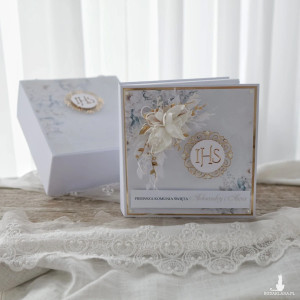 Kartka na Pierwszą Komunię Świętą w formie księgi 3D