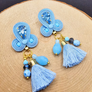 Błękitne kolczyki sutasz z chwostami