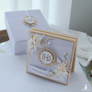 Pamiątka Pierwszej Komunii Świętej w drewnianym pudełku