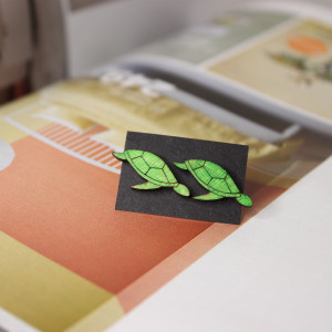 Drewniane kolczyki sztyfty Żółw