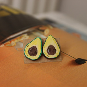 Drewniane kolczyki sztyfty zielone awokado