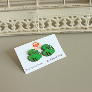 Drewniane kolczyki sztyfty Liść monstery