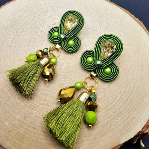 Zielone kolczyki sutasz z chwostami