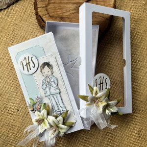 404,Komplet komunijny -kartka w pudełku dla chłopca z życzeniami